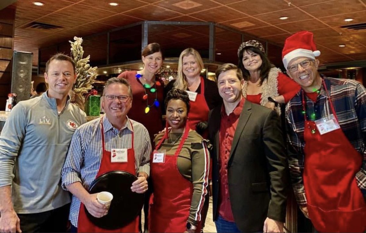 ShannonOBTV's tweet photo. Will always love & support my @fox4kc family! Such fun spending the morning volunteering for the Red Stocking Breakfast at @jackstackbbq to benefit Kansas Children's Service League @KCSL. Thanks to all of our amazing viewers who came out!
#Fox4KC #charityevent #redstocking https://t.co/vLGBPqc9mQ