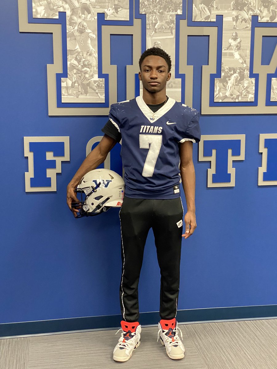 Blessed to receive a offer from <a href="/WCtitansFB/">Westminster Football</a> thank you <a href="/CoachHogue58/">Dylan Hogue</a> <a href="/_CoachHeck/">Jared Heck</a> <a href="/coachbenzel/">Scott Benzel</a> 🙏🏾🖤