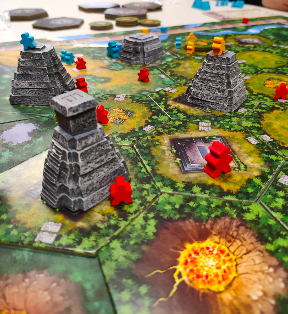 HowAmIWeird's tweet image. This week's gamenight we played Tikal - the game of exploration, volcanos, and ancient mysteries 🛕!  #boardgames #tabletopgames #tabletopgaming #gamenight #tikal #SouthAmerica