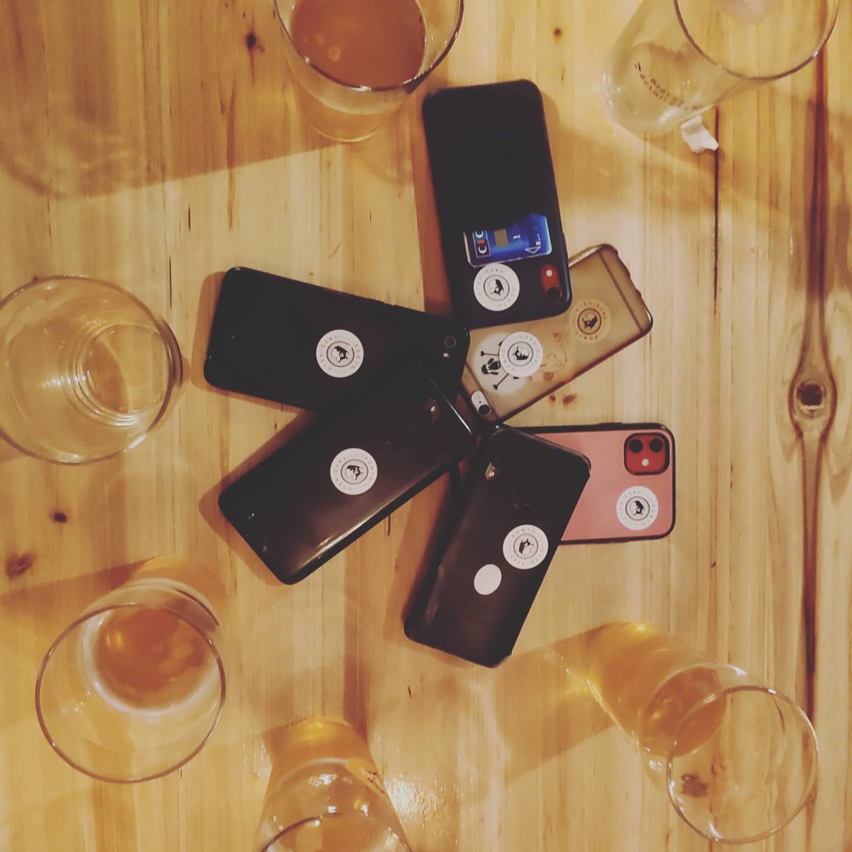 eveCoton's tweet photo. On n'a pas encore ouvert mais on nous connaît en soirée !
#ponyocafevelo #solutionvelo #cafevelo
Notre compte insta :
https://t.co/dL0pXCq2Zp https://t.co/6xlU83Sz07