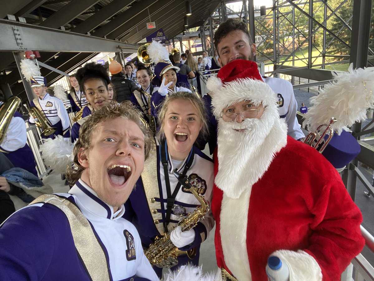 BBallSambill's tweet photo. #GoDukes MRDs and Buddy the Elf: SANTAAAAAAA!!!!! https://t.co/YM40sKKKkk