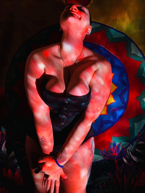 All I see is red https://t.co/rBrycQEj02<a href="/tag/sexwork"class="tags"><span>#sexwork</span></a><a href="/tag/quarantinewatchparty"class="tags"><span>#quarantinewatchparty</span></a><a href="/tag/callherdaddy"class="tags"><span>#callherdaddy</span></a>