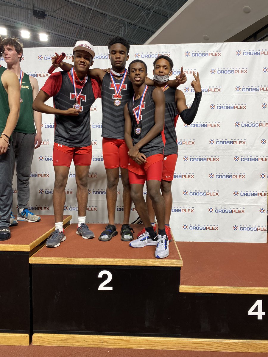 tj_athletic15's tweet photo. 2nd place 4x400! 3.41 #Warriors https://t.co/gBviJHLO5a