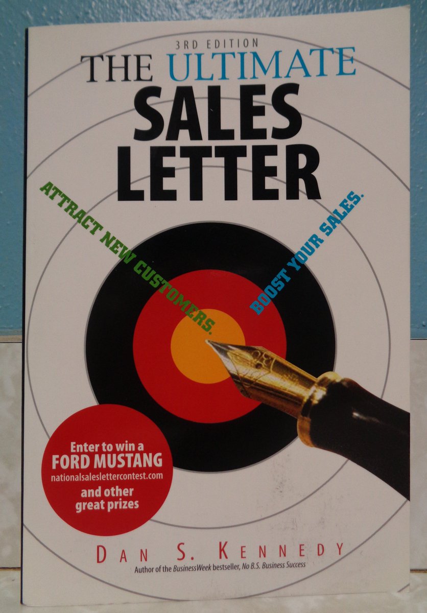 لست مضطرًا لقراءة العديد من الكتب حول الكتابة لتتعلم المهارة.

لكن يجب أن تقرأ الأفضل.

إليكم 7 كتب...