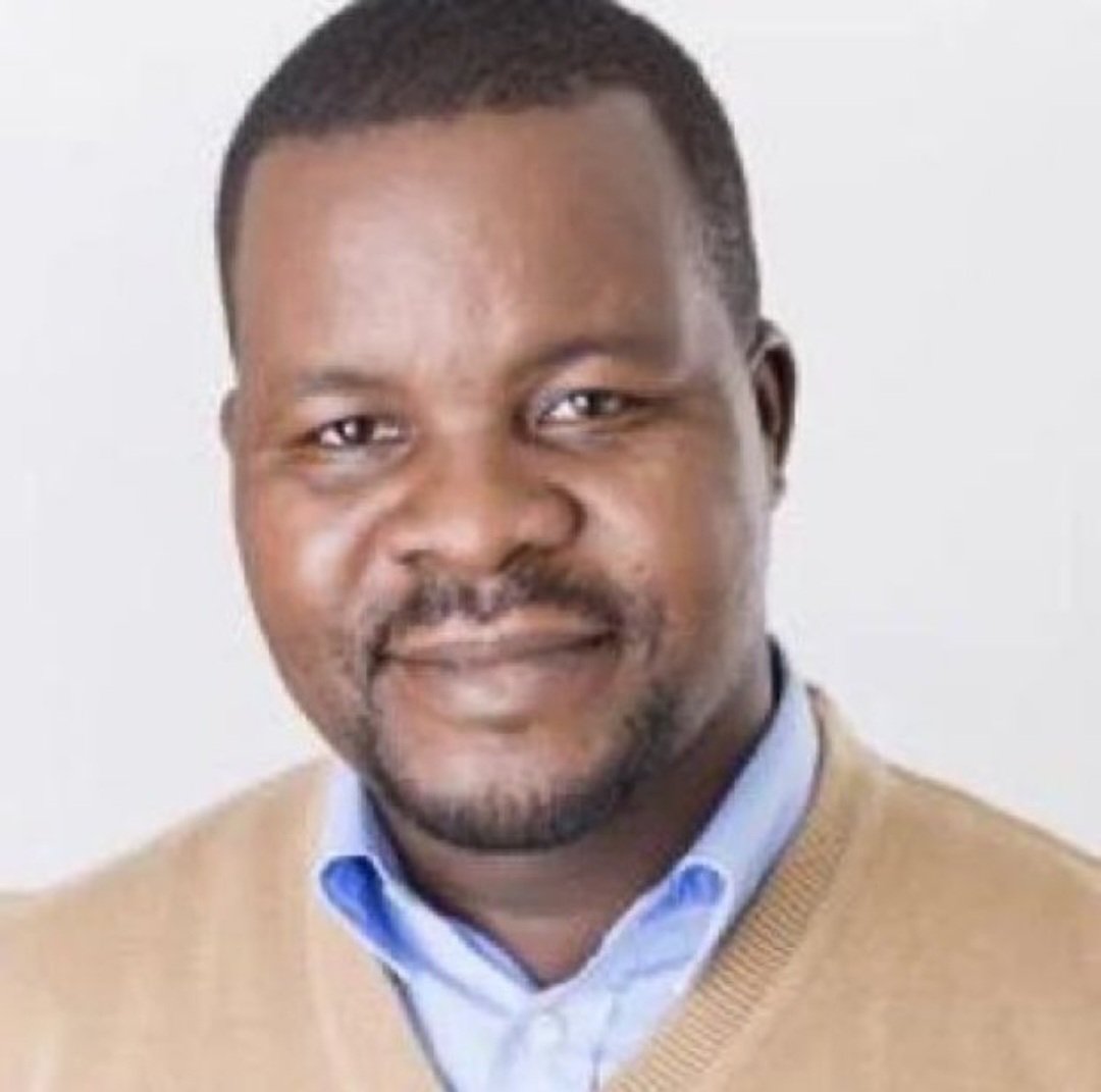 SiphoMalunga's tweet photo. I'm devastated & heartbroken by this horrible news.Dewa reached out a few weeks ago to discuss support for a victim in Eswatini(a schoolkid shot by the police & paralysed).Before that he spoke at Brookings Institute about our politically-motivated farm acquistion. A Hero.#RIPDewa https://t.co/0xtSusNYwt