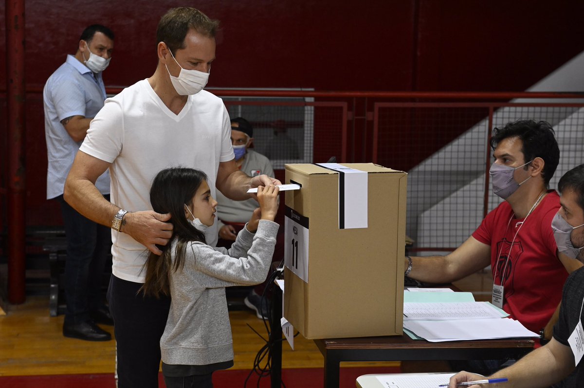 Filosofía River tweet media