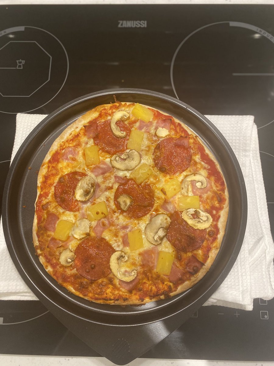 ShellbellMayo's tweet photo. Weather outside is horrible so it Christmas movie with homemade pizza in front of the fire ๐ฅ๐ฅฐ๐๐คค #SaturdayVibes #christmasiscoming #gettingintothefestivespirit https://t.co/ljo8VZzJLQ