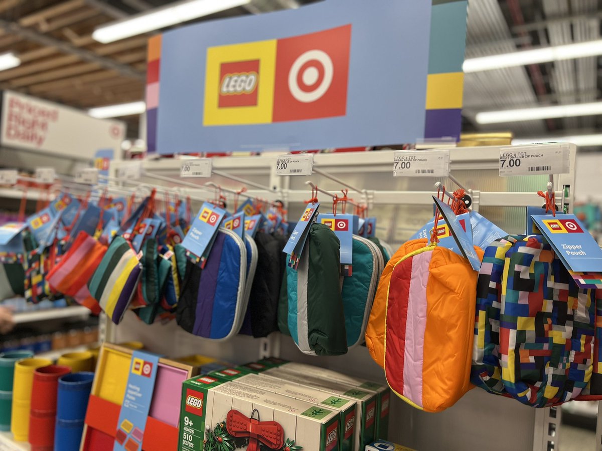 Kaitlin_Schager's tweet image. Lego to #T3374 to buy the perfect Holiday gift! 🎯  #LEGOxTarget #lego @Le_Hulett