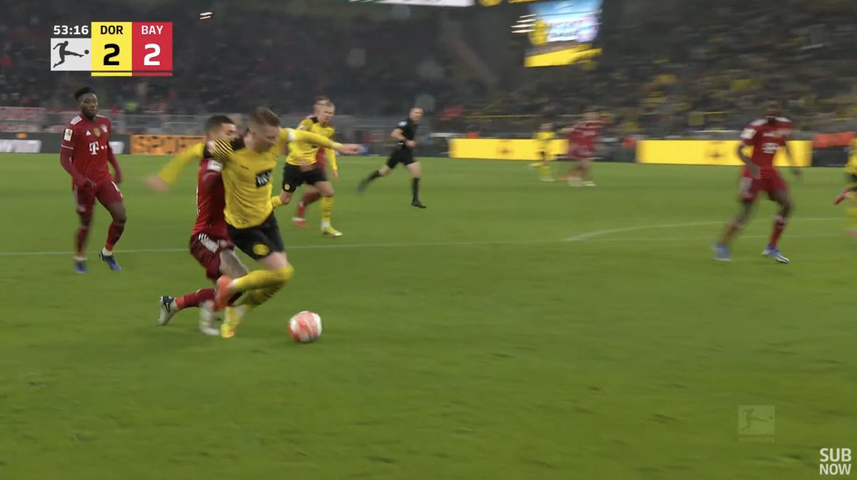 aritrabvb1909's tweet photo. Only in one of those occasions VAR was consulted and guess which way the decision went.

#BVBFCB https://t.co/OFuGU2LYDJ