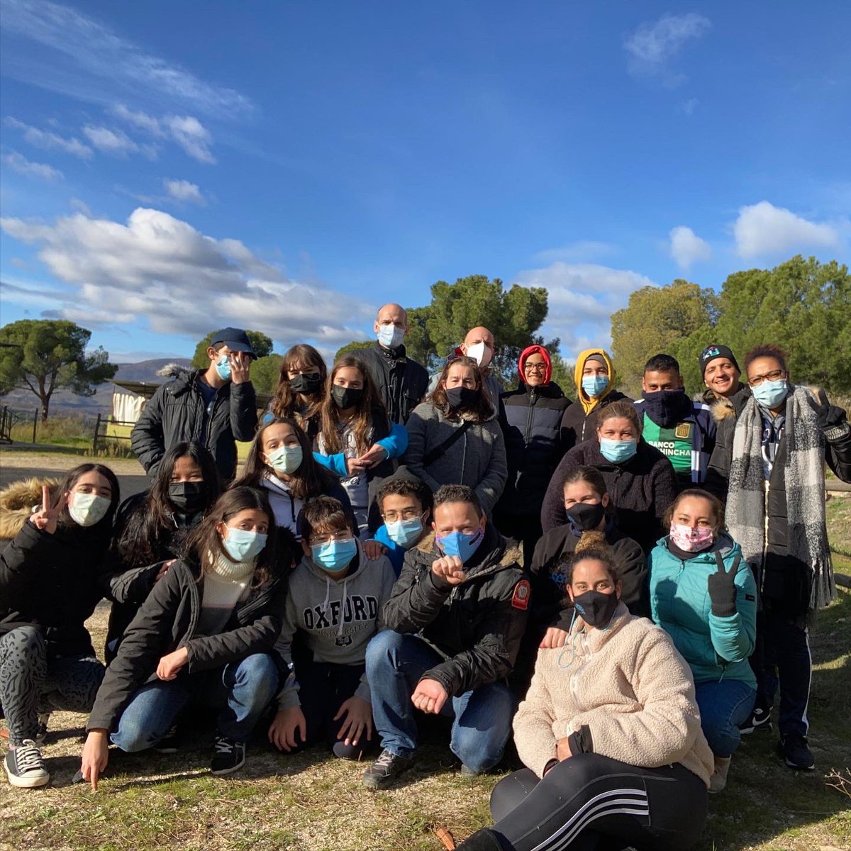 papel_continuo's tweet photo. El fin de semana pasado familias y juveniles nos fuimos de acampada y ¡lo pasamos genial! Jugamos, dibujamos, pensamos y sobre todo, disfrutamos muchísimo. #EquipoL vs. #PapisCansados https://t.co/tEYZdgayyC