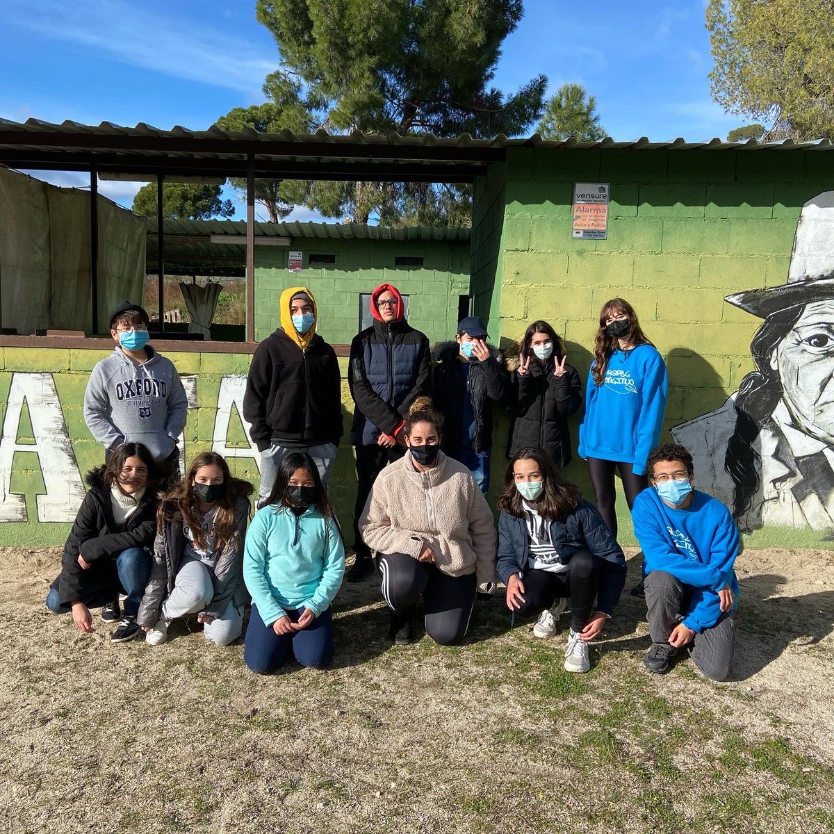papel_continuo's tweet photo. El fin de semana pasado familias y juveniles nos fuimos de acampada y ¡lo pasamos genial! Jugamos, dibujamos, pensamos y sobre todo, disfrutamos muchísimo. #EquipoL vs. #PapisCansados https://t.co/tEYZdgayyC