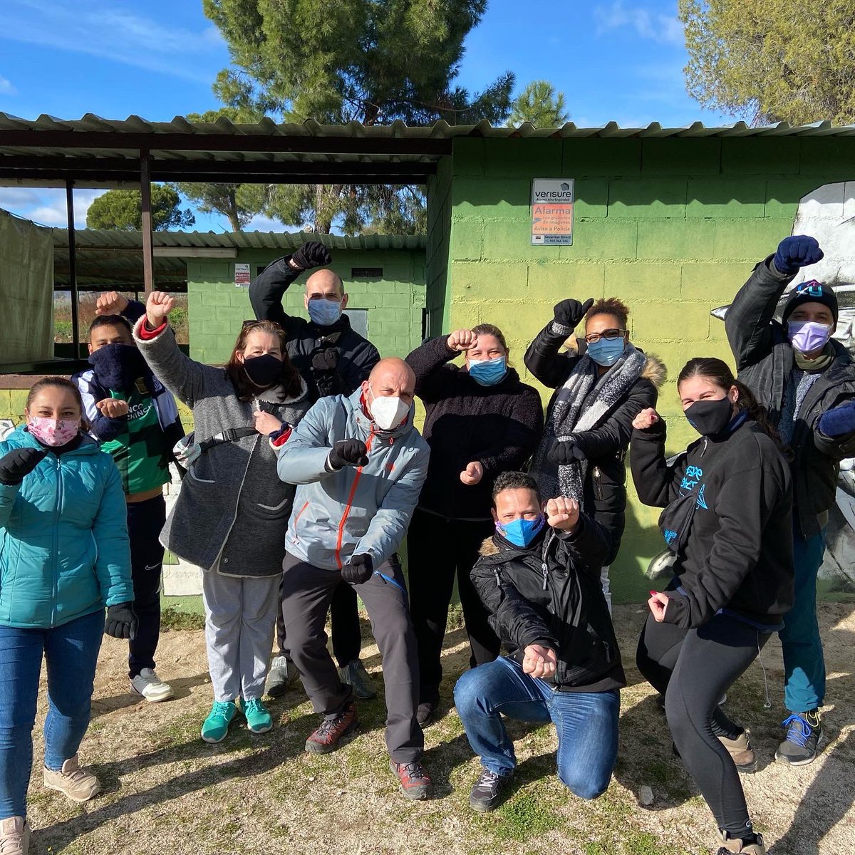 papel_continuo's tweet photo. El fin de semana pasado familias y juveniles nos fuimos de acampada y ¡lo pasamos genial! Jugamos, dibujamos, pensamos y sobre todo, disfrutamos muchísimo. #EquipoL vs. #PapisCansados https://t.co/tEYZdgayyC