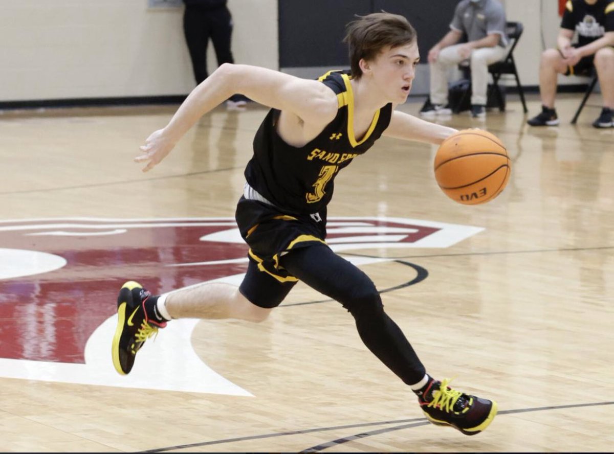 @jasonclark_3 has another great performance last night with the following stat line 21pts 3rebs 8ast 3stl. He is continuing to lead his team on both ends of the court #Heartofalion