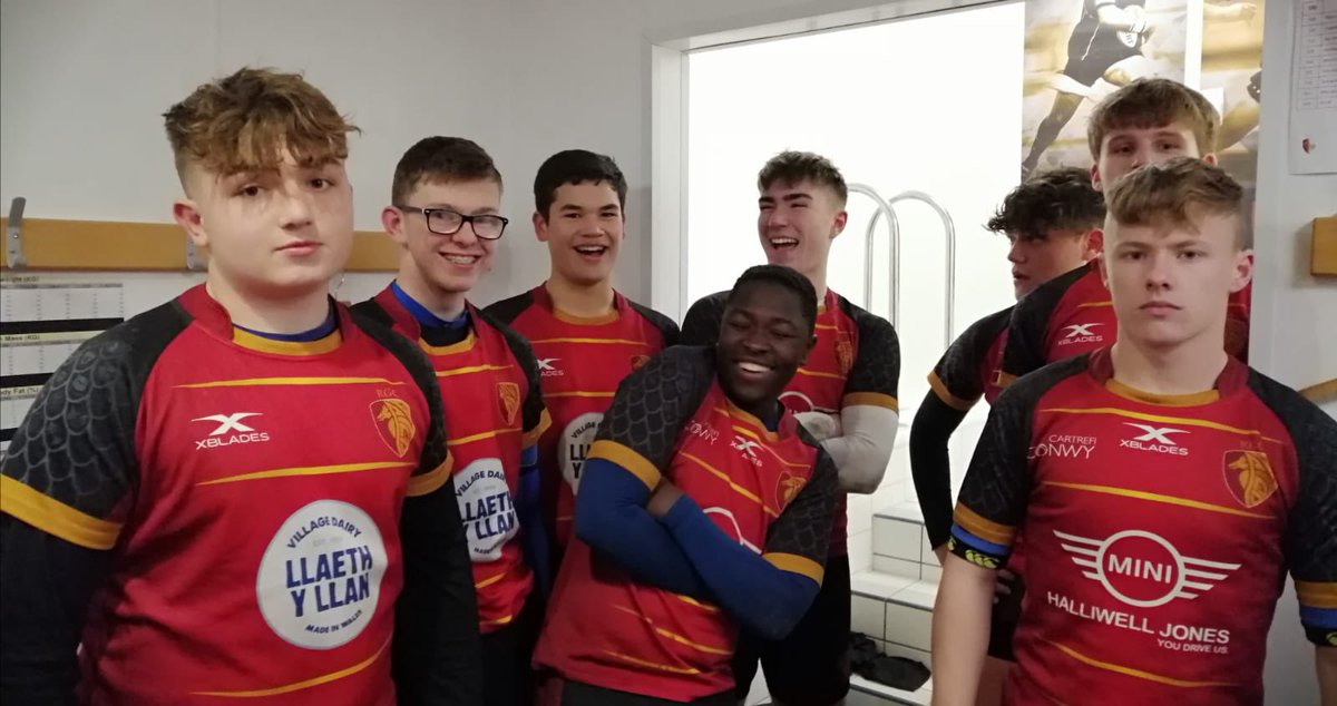 colwynbayrugby's tweet photo. Massive well done to all the U16s trialling for @RGCNews selection today 👏🏼🏉💪🏼

🔵Reardon Williams
🔵Hanani Hanyane
🔵Chris Cheesley
🔵Dylan Michaelson
🔵Jake Turner
🔵Cai Mitchelmore
🔵George Watkins 
🔵Ryan Robertson

Future looks good 💪
@colwynbayrugby  
#CBRFC🔵⚪️🏉 https://t.co/3zZhrDrp0N