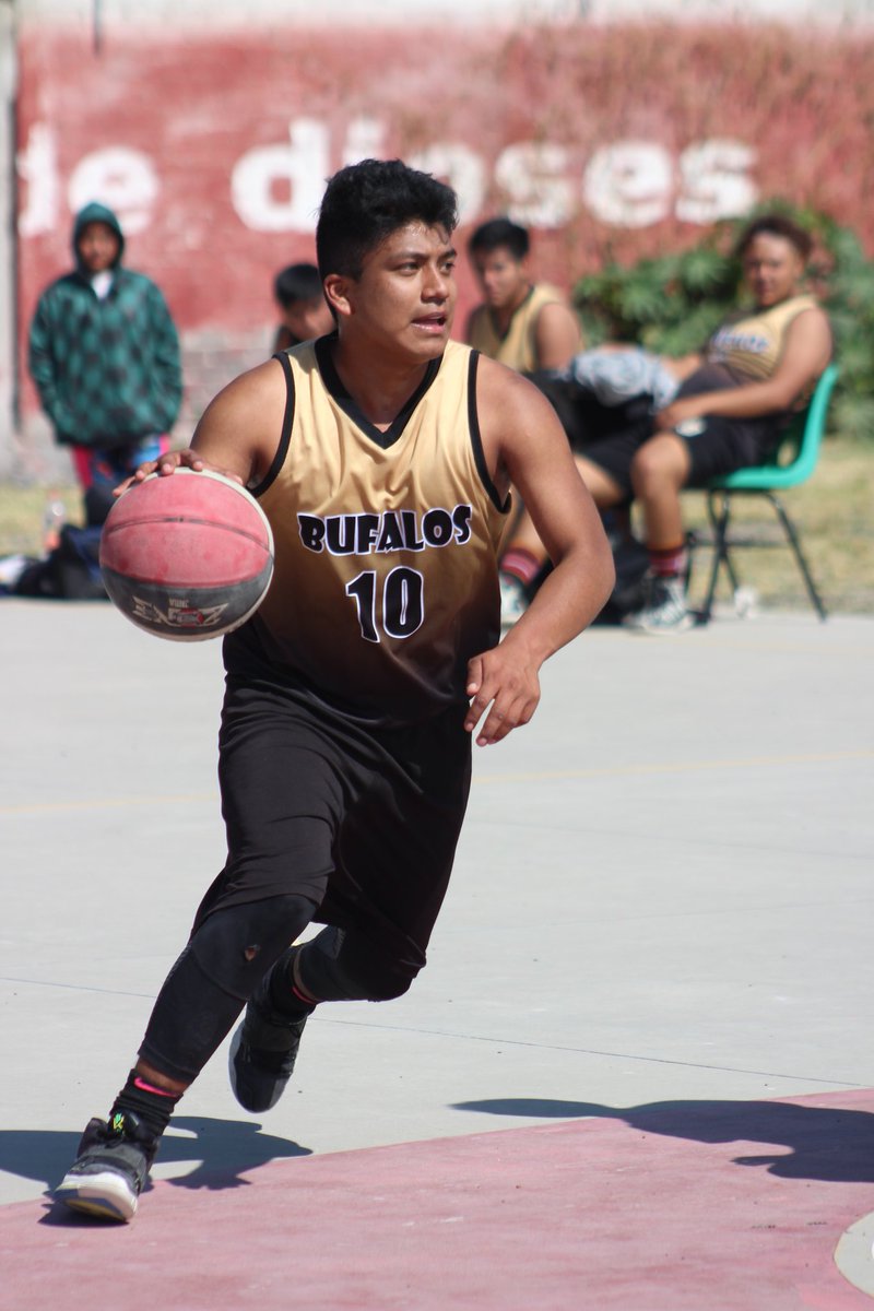 CdEspartaco's tweet photo. #AlMomento en #Chimalhuacán 📸
En la Unidad Deportiva "El Tepalcate" 🏟️y en la 🏬 Escuela Normal Ignacio Altamirano #ENIMA, se lleva a cabo la "1er. Copa Espartaco de Basquetbol 2021". 🏆🏀 https://t.co/waoHRrPI0P