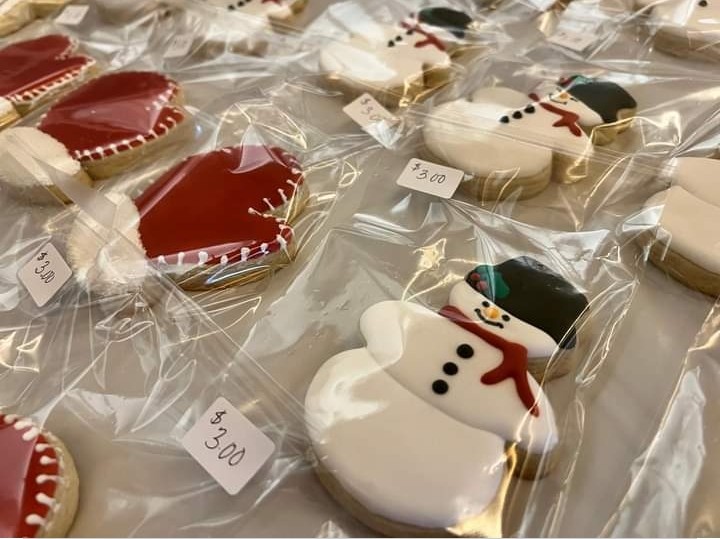 pcusabingewatch's tweet photo. #pcusabingewatch Derry Presbyterian #HersheyPA #CookieWalk Dec. 3, 2021 by Presbyterian Women. @PWPCUSA
All cookies donated by Derry members and friends.#NationalCookieDay @Presbyterian #pcusa #presbyterian #presbyterianchurch #cookies #cookietime #Christmas @Hersheys #chocolate https://t.co/lJxFA140R3