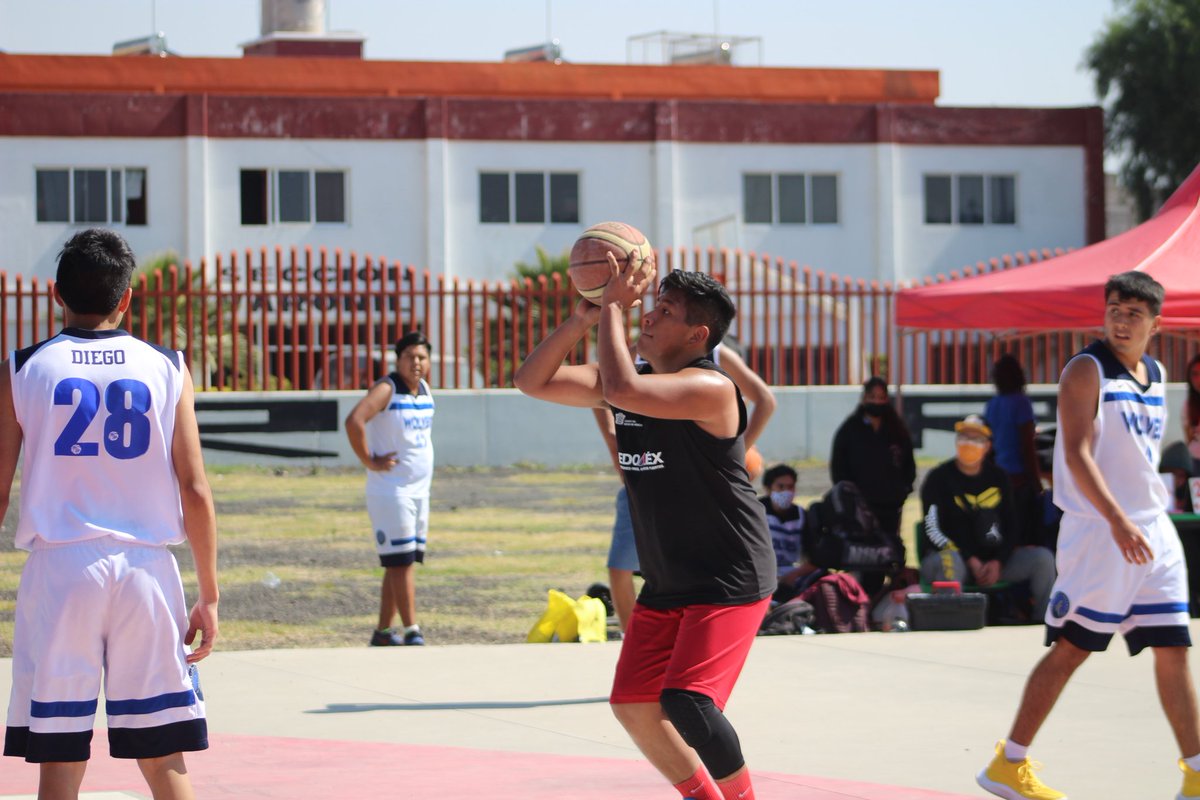 CdEspartaco's tweet photo. #AlMomento en #Chimalhuacán 📸
En la Unidad Deportiva "El Tepalcate" 🏟️y en la 🏬 Escuela Normal Ignacio Altamirano #ENIMA, se lleva a cabo la "1er. Copa Espartaco de Basquetbol 2021". 🏆🏀 https://t.co/waoHRrPI0P