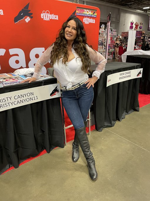 TW Pornstars - Christy Canyon. Fotos y vídeos de Twitter.