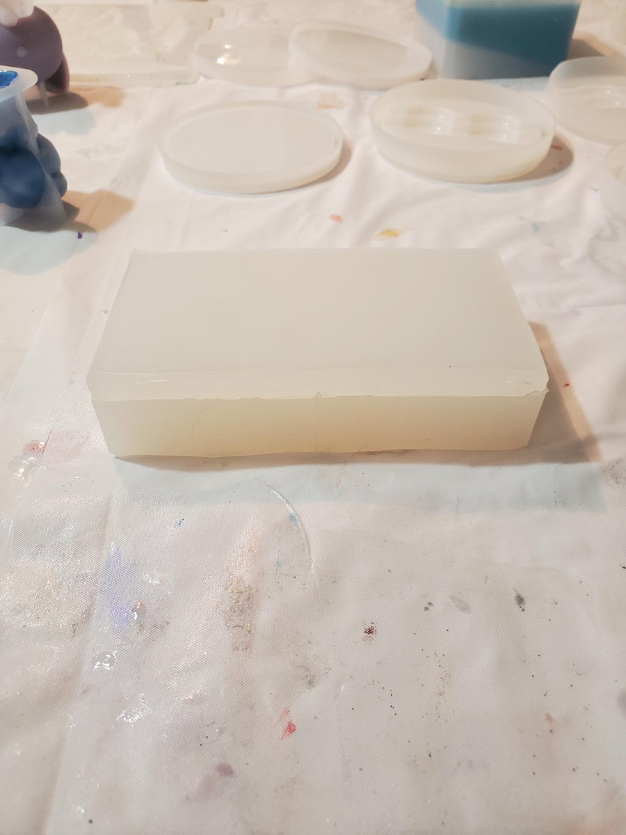 KBamArt832's tweet photo. Woohoo! Have my first #dice mold and have a set all nice and in there setting. Am super excited 😁

#resin #resinart #dungeonsanddragons #dnd #christmasiscoming #Christmas #Christmas2021 #SmallBusiness #smallbusinessowner https://t.co/qXOCBAQaUk
