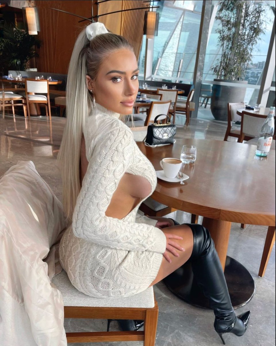 BobbiliciousOne's tweet image. Waiting to have lunch with @SuperheroRoxi and @SuperheroKeira 😀