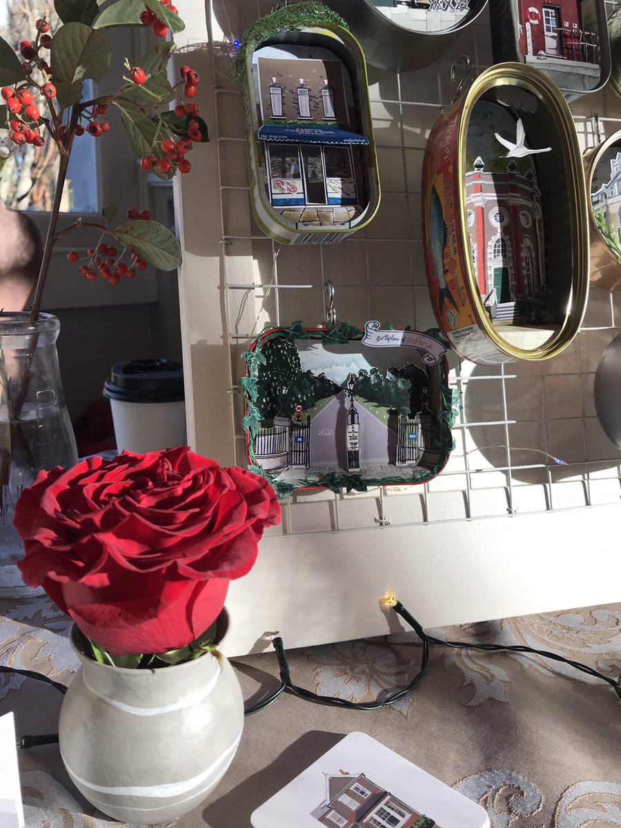 SukiHubbard's tweet photo. suki-design is here @Orleanshg 2 day Christmas event. A special thank you to Johanna Pedrick Flowers 💐 for helping me lush up my painted glass @TeddingtonNub #octagonroom https://t.co/pu8w8rUjGk