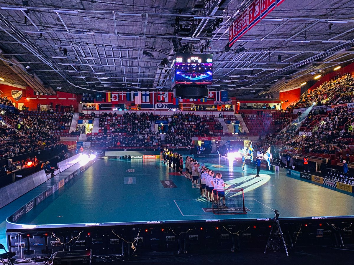 niina_nurminen's tweet photo. Olipas mahtava tunnelma hallissa🔥Hyvä Suomi 🇫🇮 #salibandy #voitolla #yöhön https://t.co/gjVqdMOZeQ