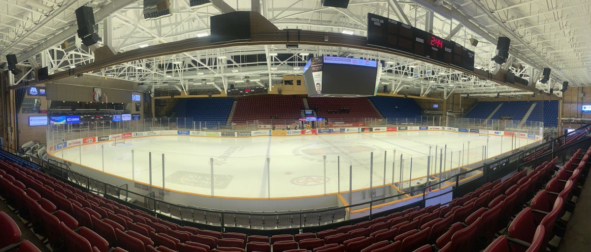 WINJIAN's tweet photo. Nice to be back in this barn! #memorialgardens #schollardhallbears https://t.co/UXDehFcNPo
