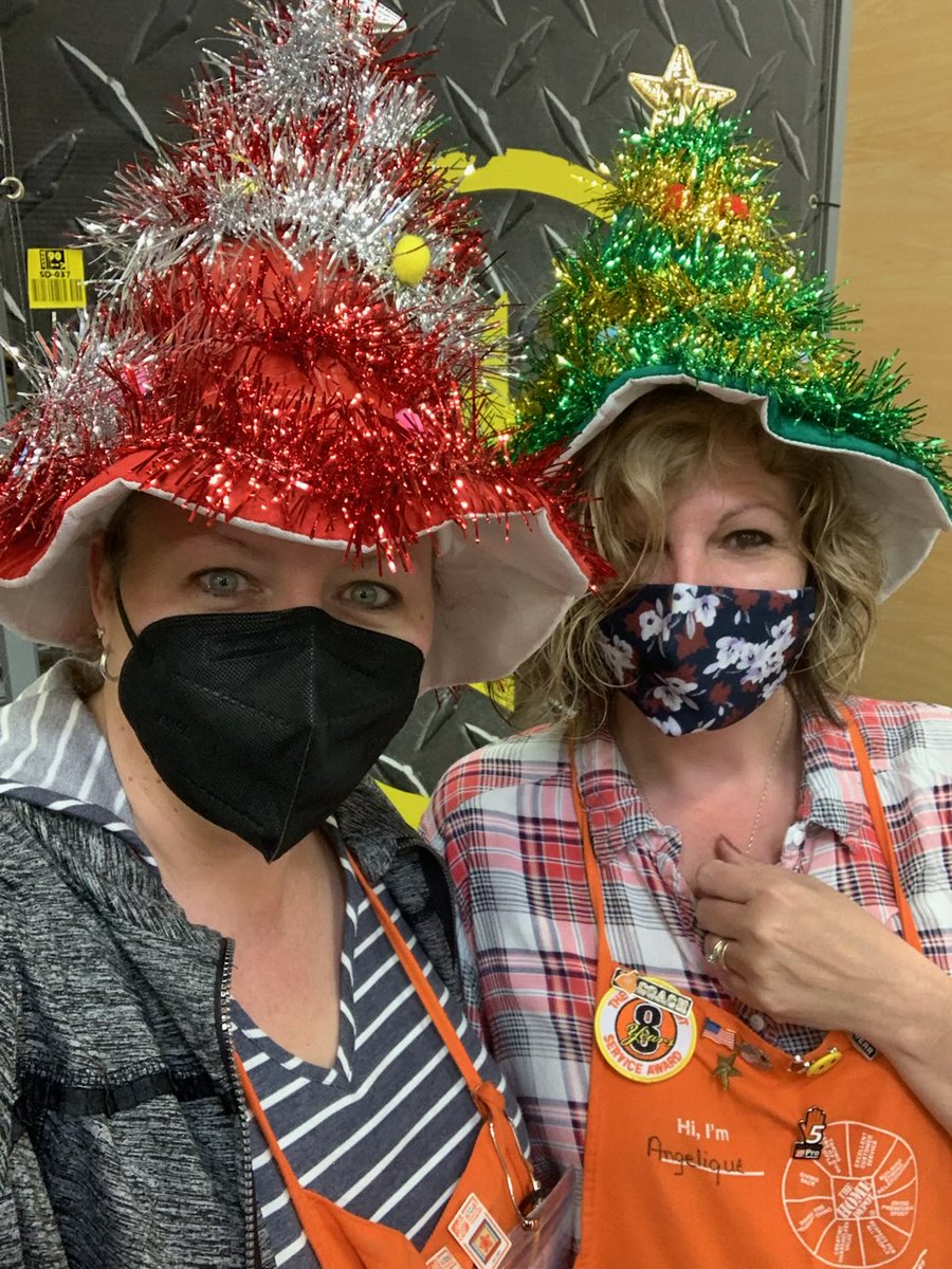 Angelique6529's tweet photo. Marcee and I are ready for Santa! https://t.co/84iewkhrCb