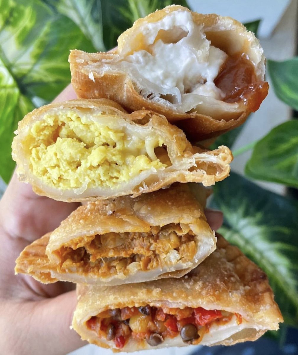 vedgecousa's tweet photo. If you are in #Brooklyn, Guevara's is the perfect place for #empanadas and plant-based dishes from Mexico, Cuba, Colombia and beyond that you can enjoy in a colorful and joyful atmosphere surrounded by plants!
📸 @kilnandkitchen on IG
#vegancafe #veganempanadas #vegannewyork https://t.co/SaJVznzKMY