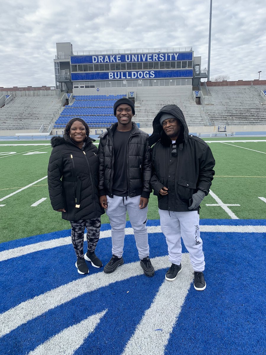 agenor_kendrick's tweet photo. Had a great visit this weekend at Drake University thank you for having me @2CoachG1 @DrakeBulldogsFB https://t.co/y341ZCr8GI