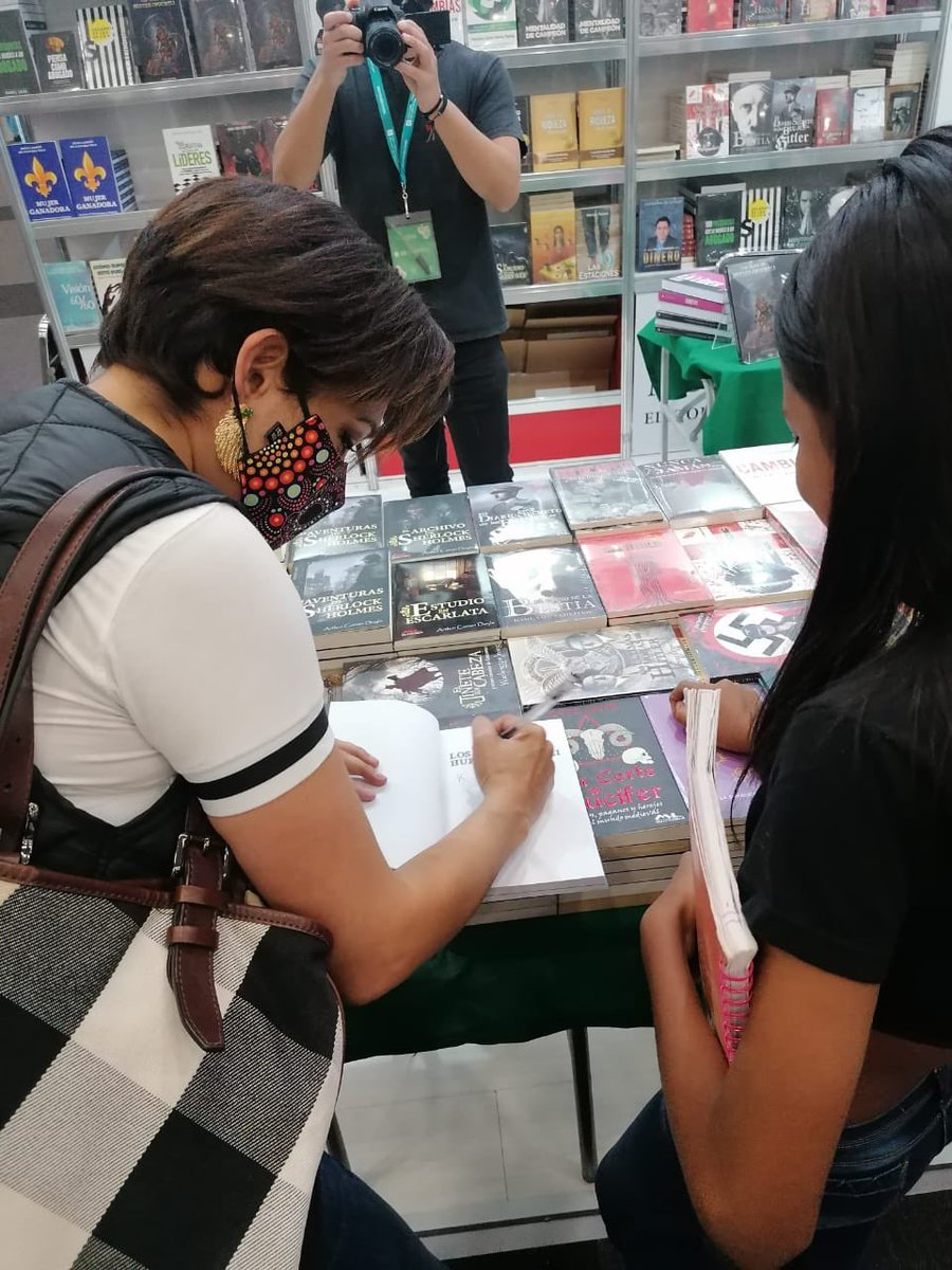 EMultilibros's tweet photo. Firma de libros “Los Hijos de Huitzilopochtli”, su autora Cecy Rendón te espera en el Stand JJ36. 

@rendon_cecy @FILGuadalajara #somoslectores #multilibrosenlafil #FIL #libros #firmadelibros https://t.co/d4QqoSVOra