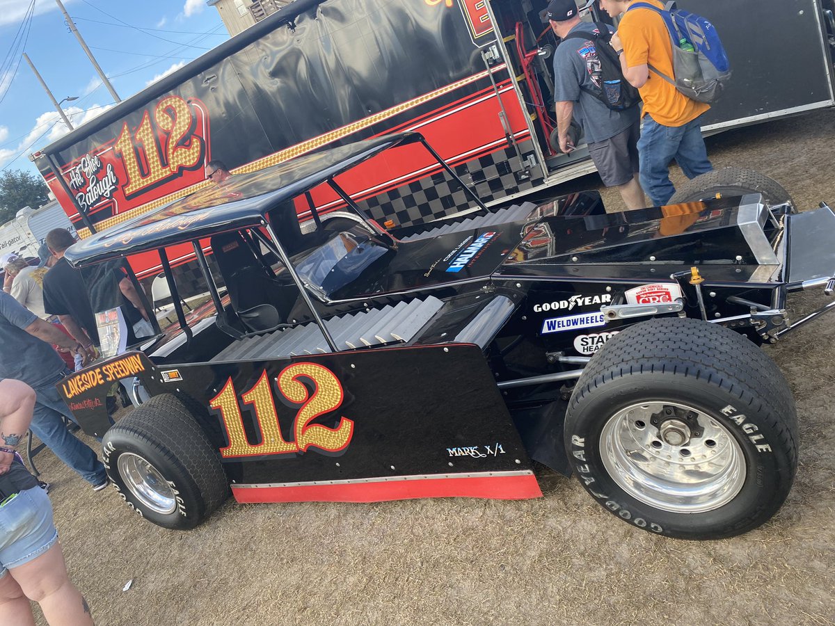 AnnouncerJake's tweet image. 2-Time #SnowballDerby Champ “Hot Shoe” @garybalough112 is in Full Party Mode here @5FlagsSpeedway for The 54th Snowball Derby #PickleBacks @RacingAmerica