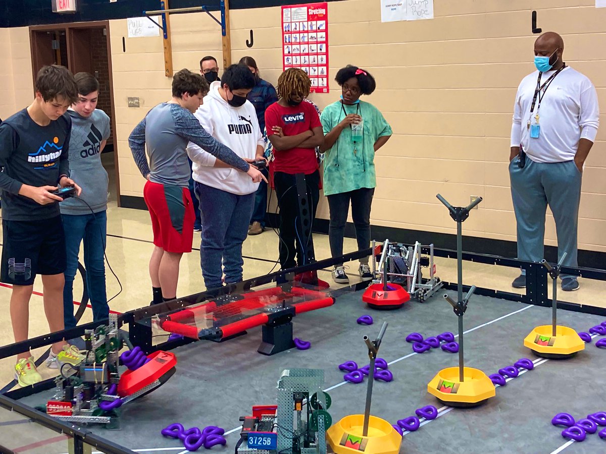 JELPLTW's tweet photo. NC Robotics in their first competition in a year. Great outing!  @JELCC @Director_JELCC @msdwt @NC_Principal @NCHS_IN https://t.co/NWc2PUucV2