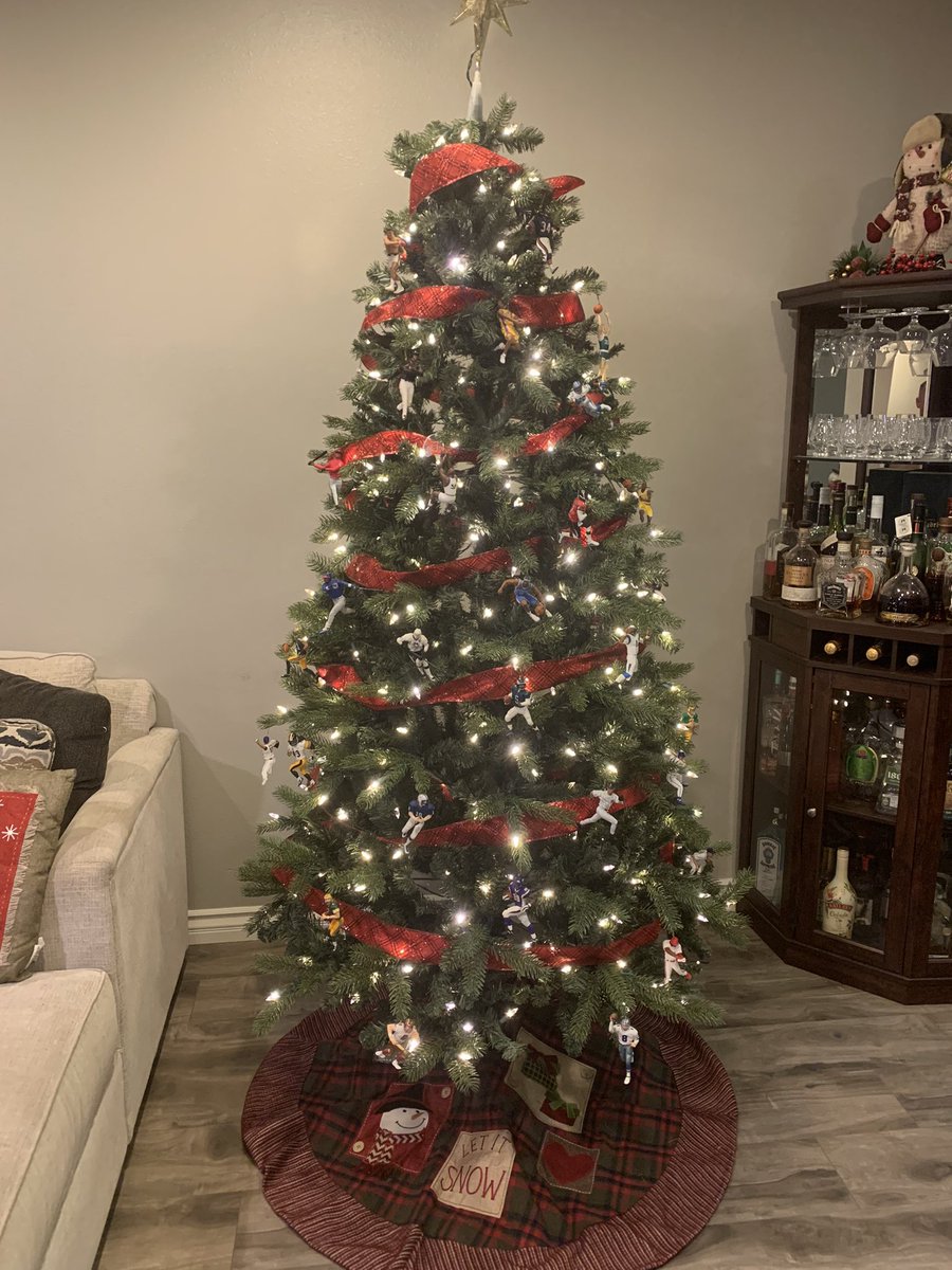 Coach__Chance's tweet photo. Just a few ornaments my wife is nice enough to let me decorate the tree with.  I let her add the ribbon. But ornaments r mine. 🤣 #Hallmark #Ornaments #Legends #Christmas #Tree #DadsTree 🎄🏈🏀⚾️🥊🏒 https://t.co/GZp77TCrwW
