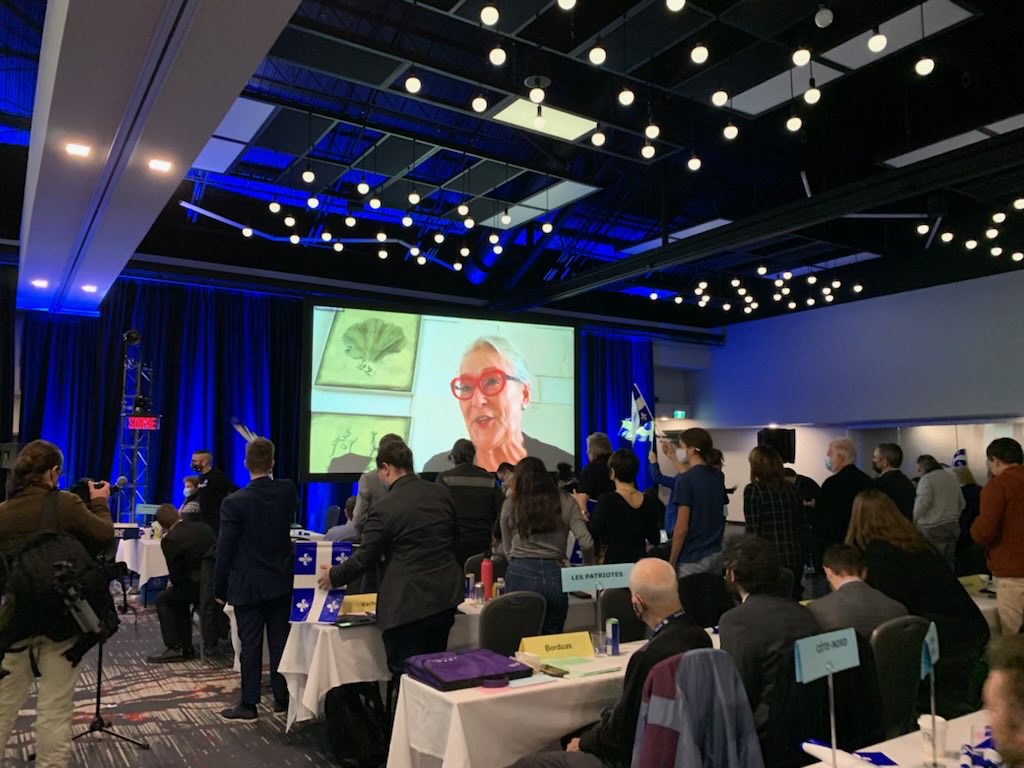 vhivon's tweet photo. On souligne le 25e anniversaire des CPE par le gvt du Parti Québécois avec Pauline Marois et @nicolelegerPAT! Issus de la politique familiale la + progressiste d’Amérique, ce vrai projet de société a fait faire des pas de géant et géante au Québec. On continue! 
#CongrèsPQ https://t.co/AcYoIMBr0R