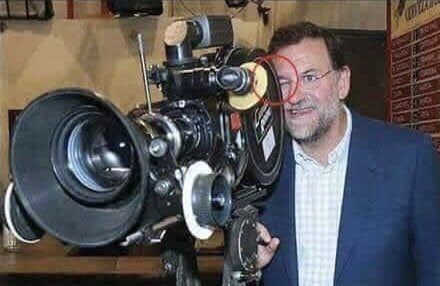 MalaMalamente's tweet image. ¿Que te puede enseñar un hombre que cierra el ojo contrario para mirar a través de la cámara?