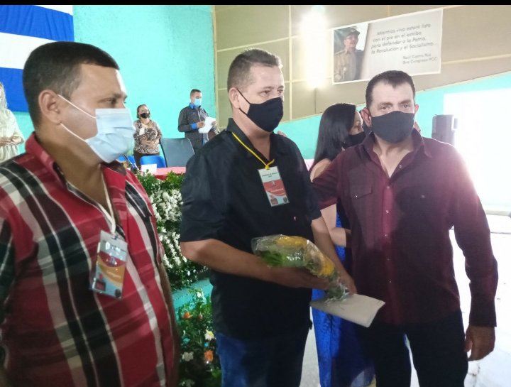 En Asamblea de Balance <a href="/PartidoPCC/">Partido Comunista de Cuba</a> #SantaCruz, #Camaguey, damos seguimiento a Política de Cuadros presentada en #8voCongresoPCC, prioridad en condiciones actuales. Aprobamos nuevo Buró no Profesional y ratificamos a Juan Isnel Hernández Digón como 1er Secretario en el territorio.