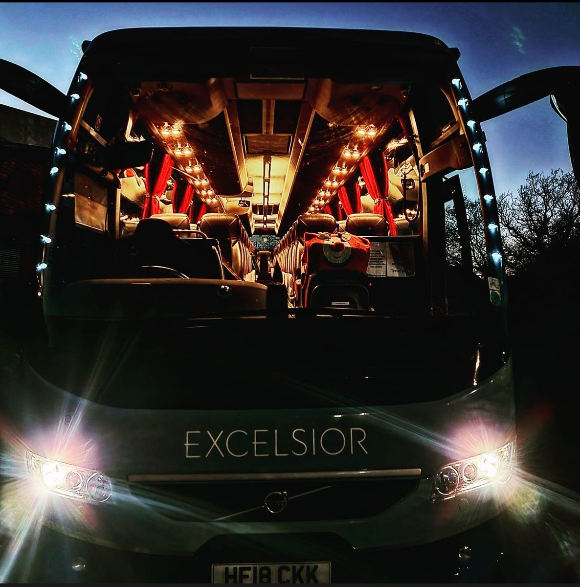 It's beginning to look a lot like #Christmas ⛄🎁⛄..... <a href="/ExcelsiorCoach/">Excelsior Coaches</a> style 👌.  #effortlesscoachhire 📸 = <a href="/dannypoole30/">Danny Hawkes</a>