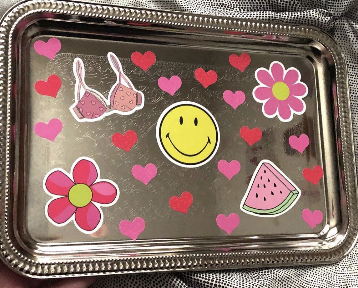 hindsighthouse's tweet image. i have prints for $6 i haven’t made a single sale on this year and im at the point of maybe losing my job due to my mental illness so if you could check out my site that would be great and much appreciated fmkartistry.bigcartel.com i also have two trinket/rolling trays unlisted