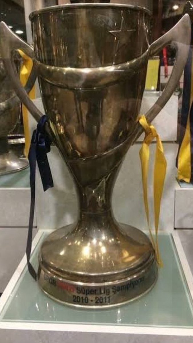 guney19070421fb's tweet photo. tartışmasız 2010 2011şampiyonu fenerbahcedir nokta https://t.co/kn9lGQqgHJ
