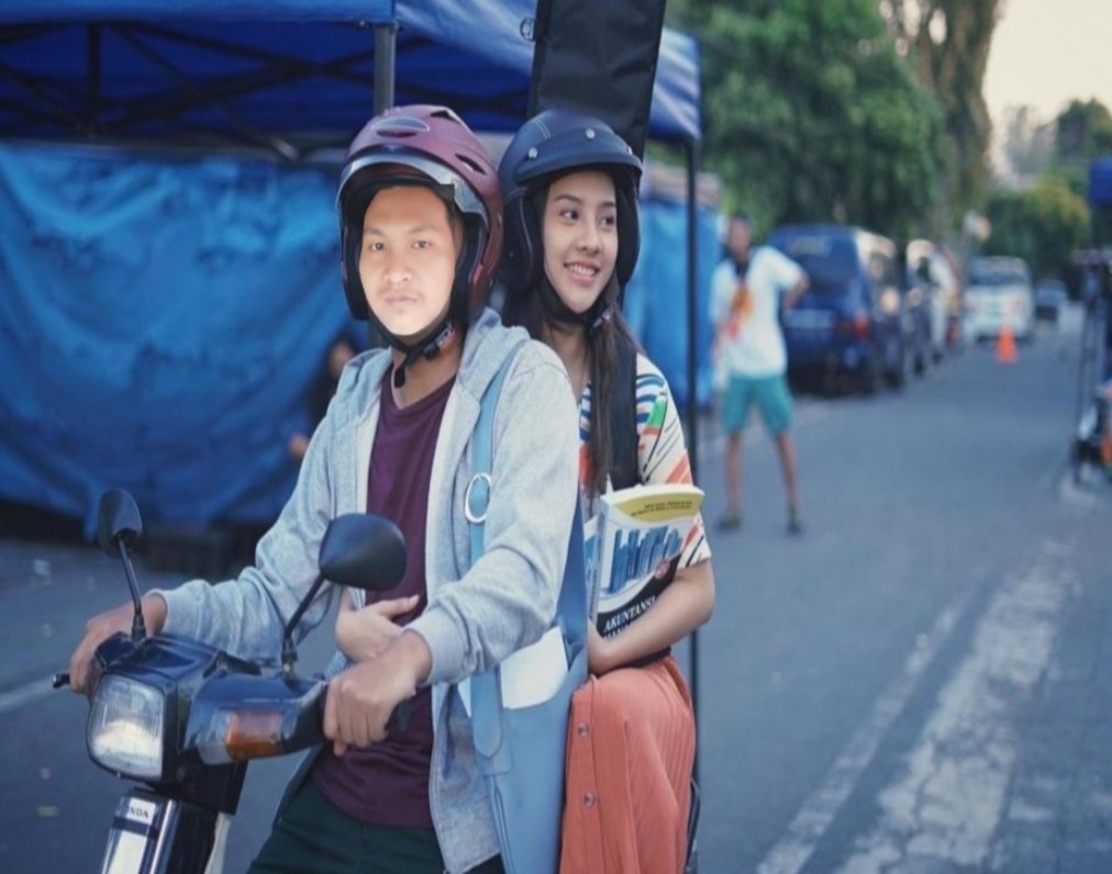 rizieq77166331's tweet photo. 👩🏻‍🦰 : depan KUA ya mas 

👦🏻 : Ok . Ongkos nya 1M  yaa mba 

👩🏻‍🦰 : Ko mahal amat mas

👦🏻 : Iyaa kan sekalian mau ngehalalin kamu 

👩🏻‍🦰 : menang banyakkkk... https://t.co/P8Sfy5DN2U