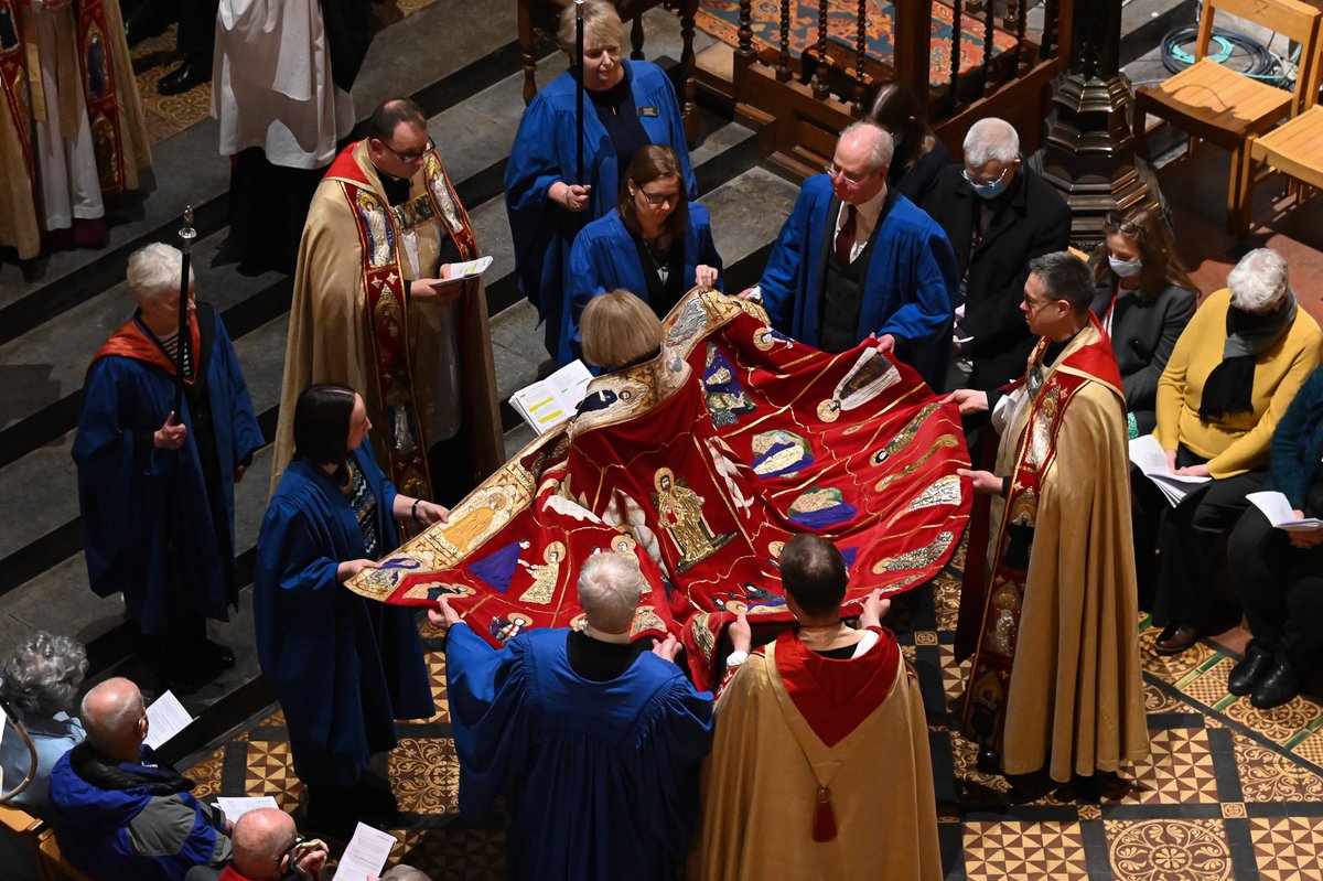 StAlbansCath's tweet photo. Welcome to our new Dean of St Albans, Jo Kelly-Moore!
~
Thank you so much to everyone who came to Jo's installation service today, both online and in person⛪
~
Watch the service on our YouTube channel here: https://t.co/M6x6f1GrGW https://t.co/082DEpLWoe