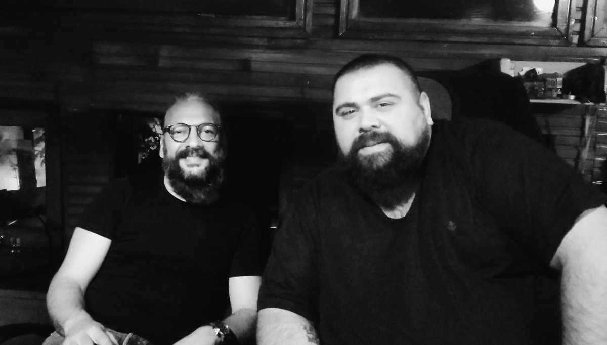 "Yeni bir hayata başlamak dedikleri nedir acaba; yaşam hep eskinin devamıyken nasıl değişir ki?" Erhan Kozan'ın konuk olduğu Cemiyet birkaç şarkı sonra radyo.karmaturkiye.com'da yayında! #picemiyeti