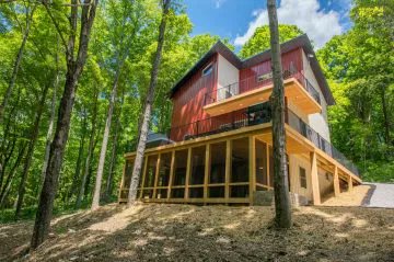 Don't miss out on these Hocking Hills specials and packages: buff.ly/2RMtK3o