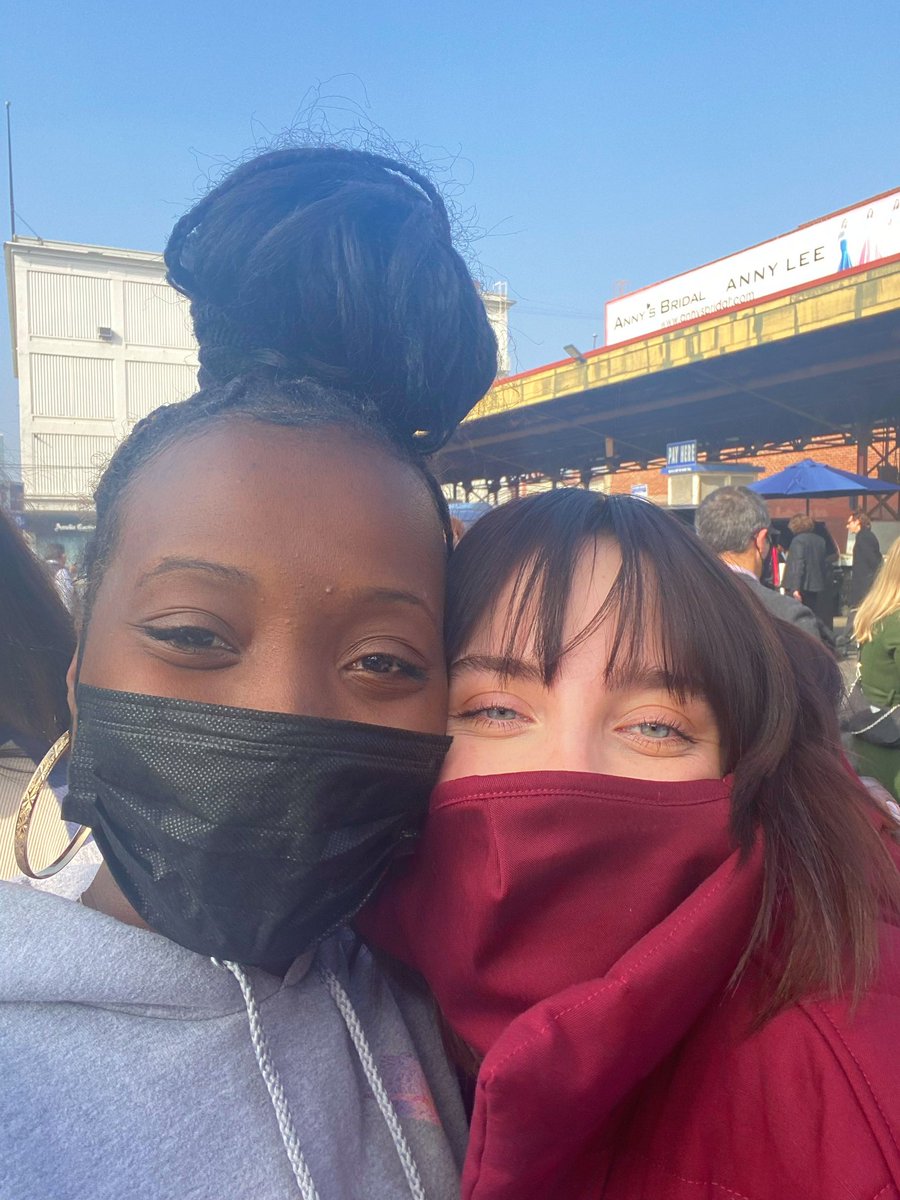 Its_ochean's tweet photo. MY WIFE YALL @billieeilish 😭😭😭😭 https://t.co/c8C379aiLN