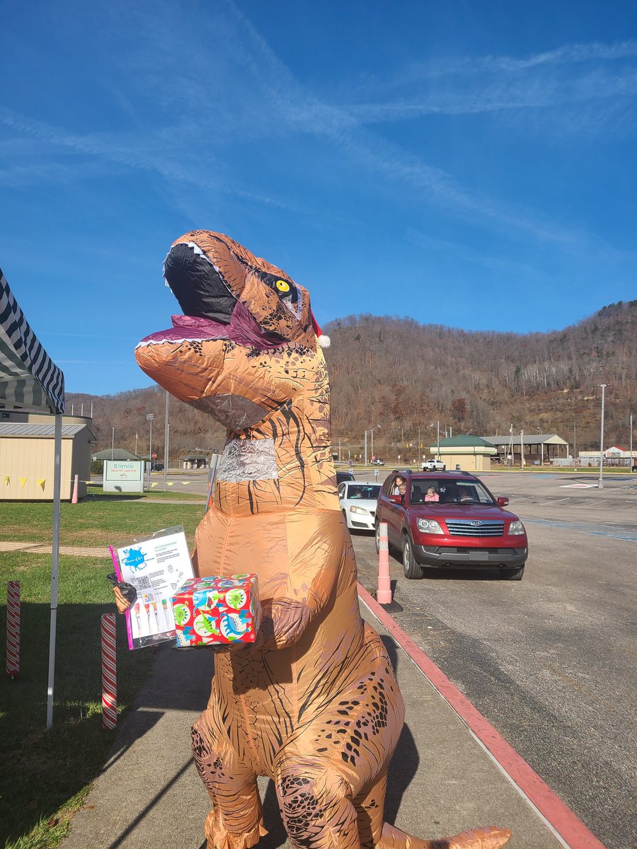LibrariaNPC's tweet photo. Spent the afternoon as a WRAP-tor for my library's holiday open house.
There are many things I would do to make someone's day better.
#librarylife #dinosaur #JurassicWorld #librarymanager https://t.co/MYaRfKWDoK