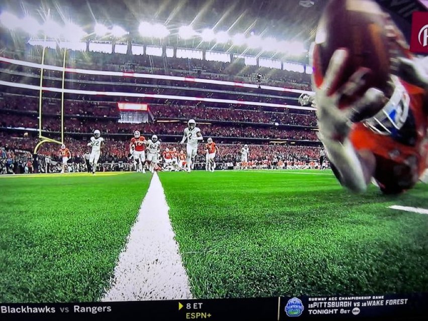 BarstoolCFB's tweet photo. Put it in the Louvre https://t.co/yLJOPM4GGU