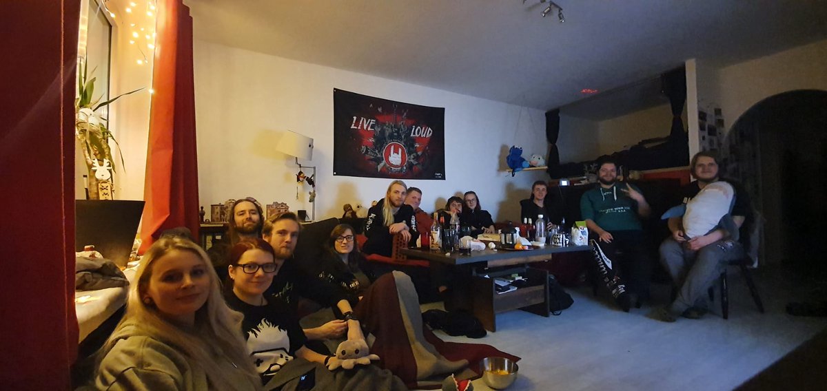 #FriendlyFire7 mit Freunden gucken 🔥

Btw es gilt 2G+