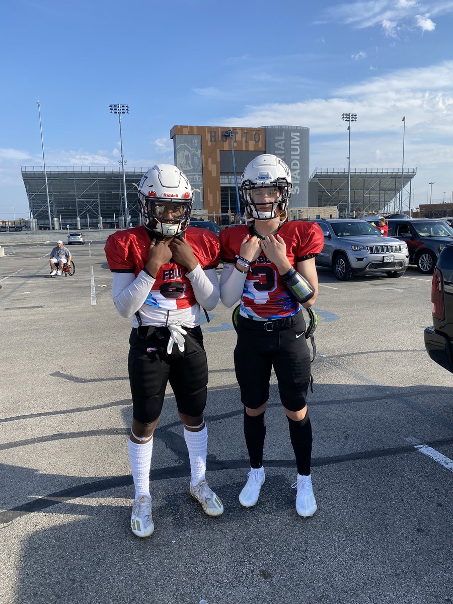 Mpbryant73's tweet photo. Team Houston! Let’s Go!
@BeauBryant17 @AdamsAth_boys @H_akordinobi @JHSWarriors_FB @FBUHouston https://t.co/HcR6G4FxSR