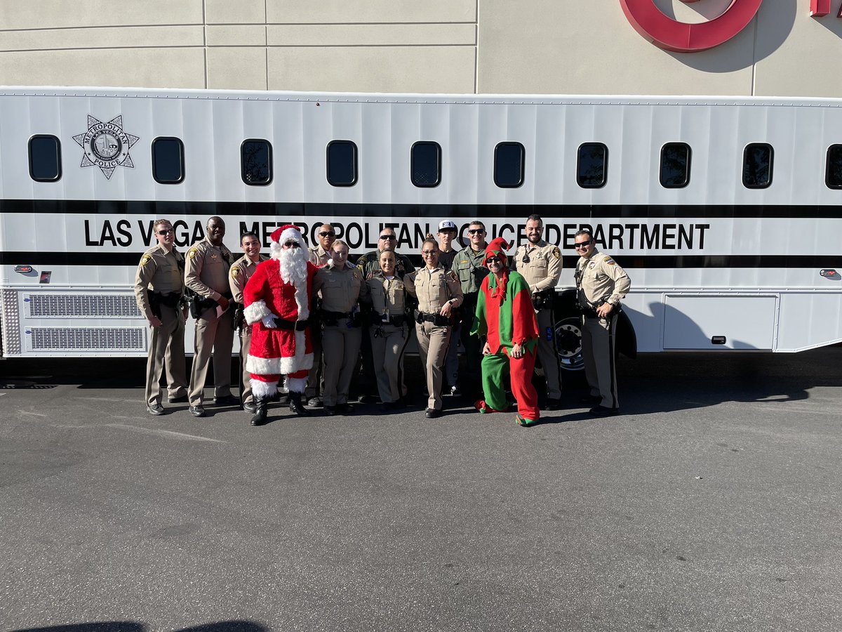 Recruit4LVMPD's tweet photo. 🚨Fill The Bus 🚌  Toy Drive going on until 4pm. today. Our awesome Corrections Officers will be at Target 6480 Sky Pointe Dr. come out and join the fun &amp; speak to recruiter. @lvmpd #bethechange #partnerwiththecommunity #correctionsofficer https://t.co/QlQEtKpzHf